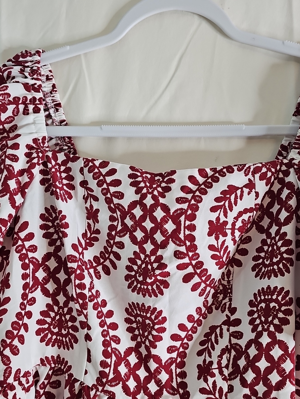 White and Burgundy Patterned Puff Sleeve Short Jumper - Picture 2 of 7